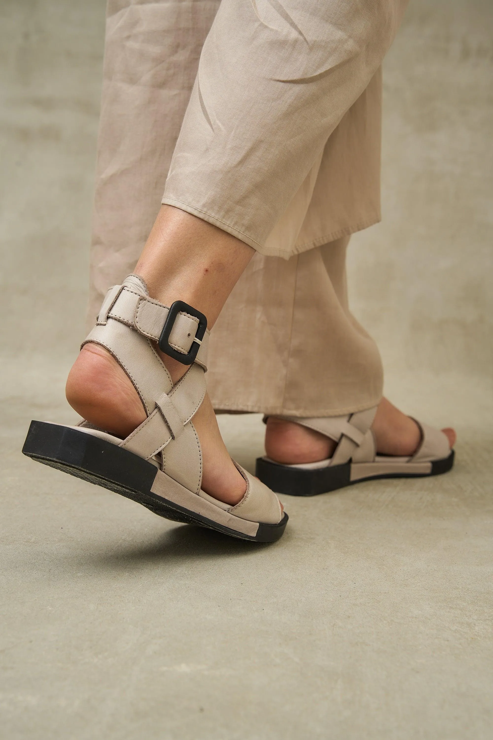 Kria Cross Strap Pastel - White
