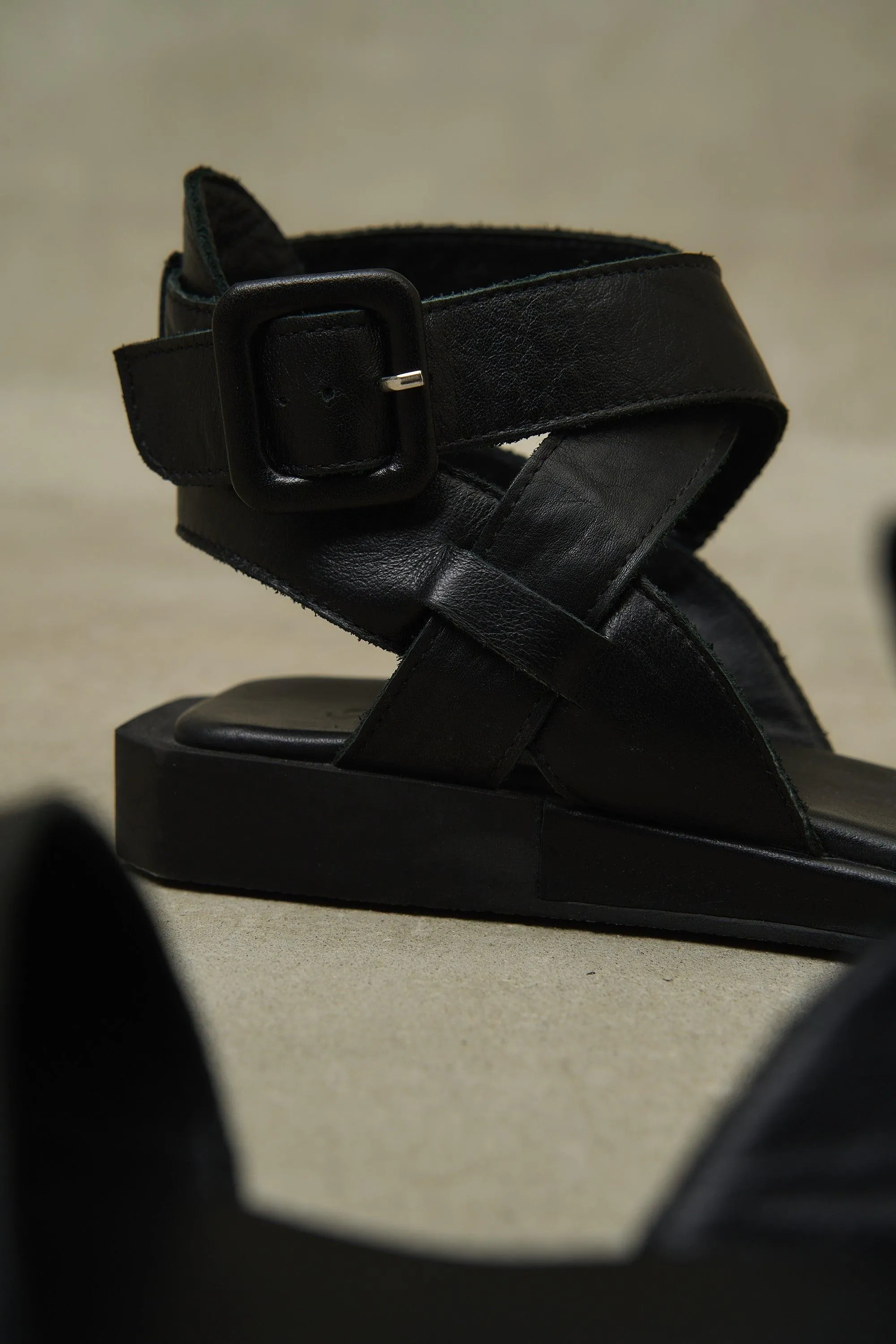 Kria Cross Strap Pastel - White