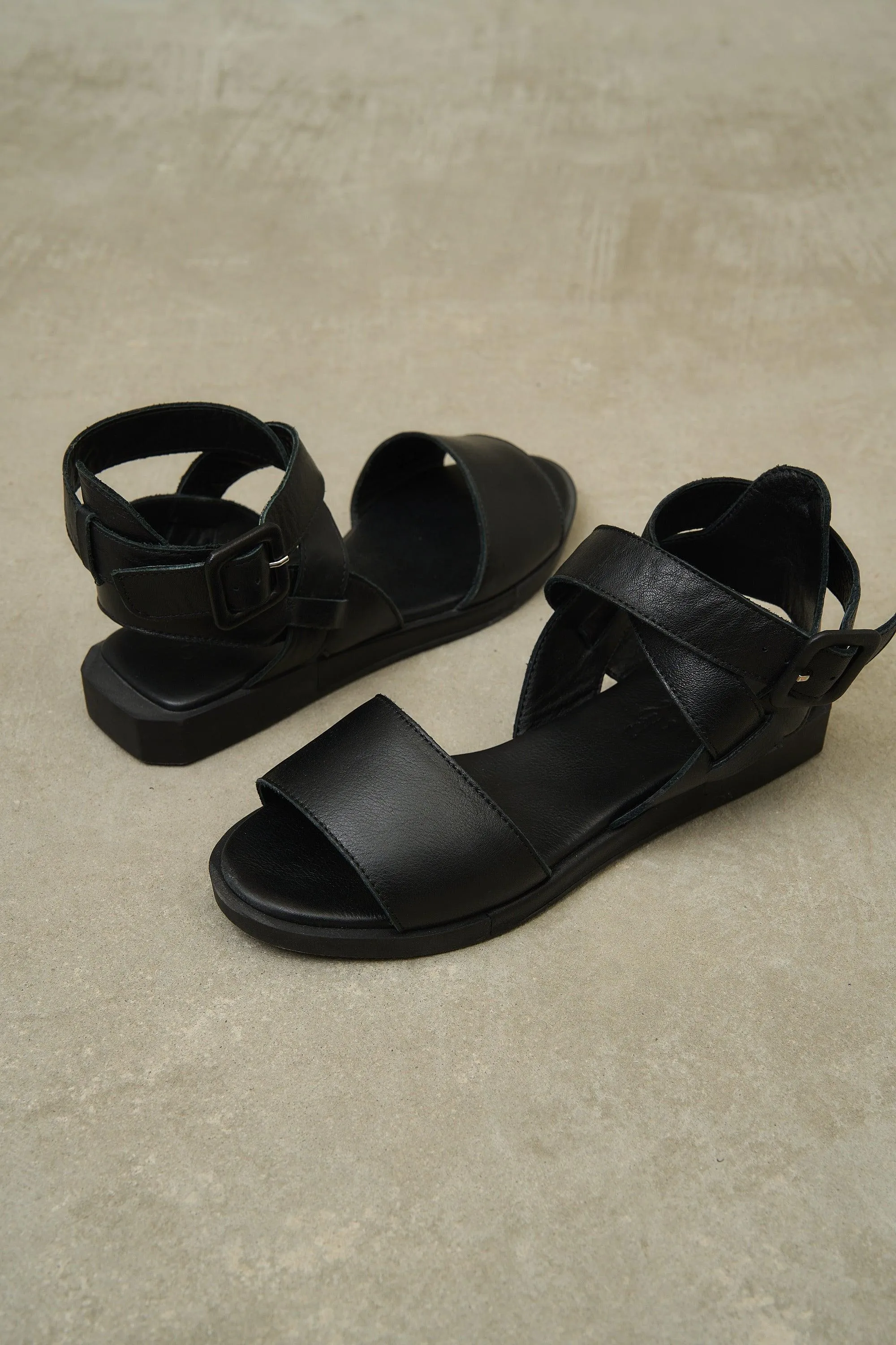 Kria Cross Strap Pastel - White