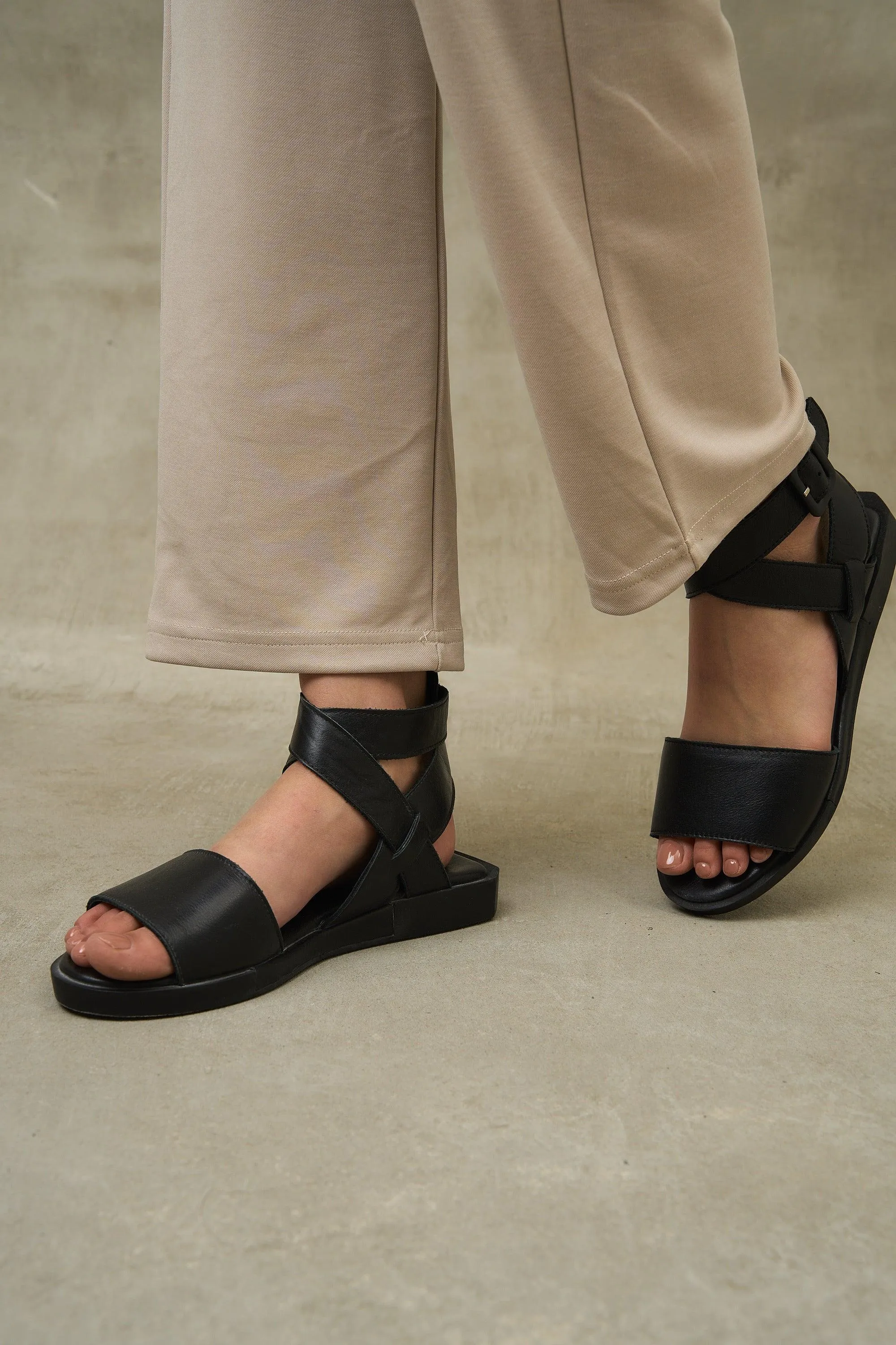 Kria Cross Strap Pastel - White