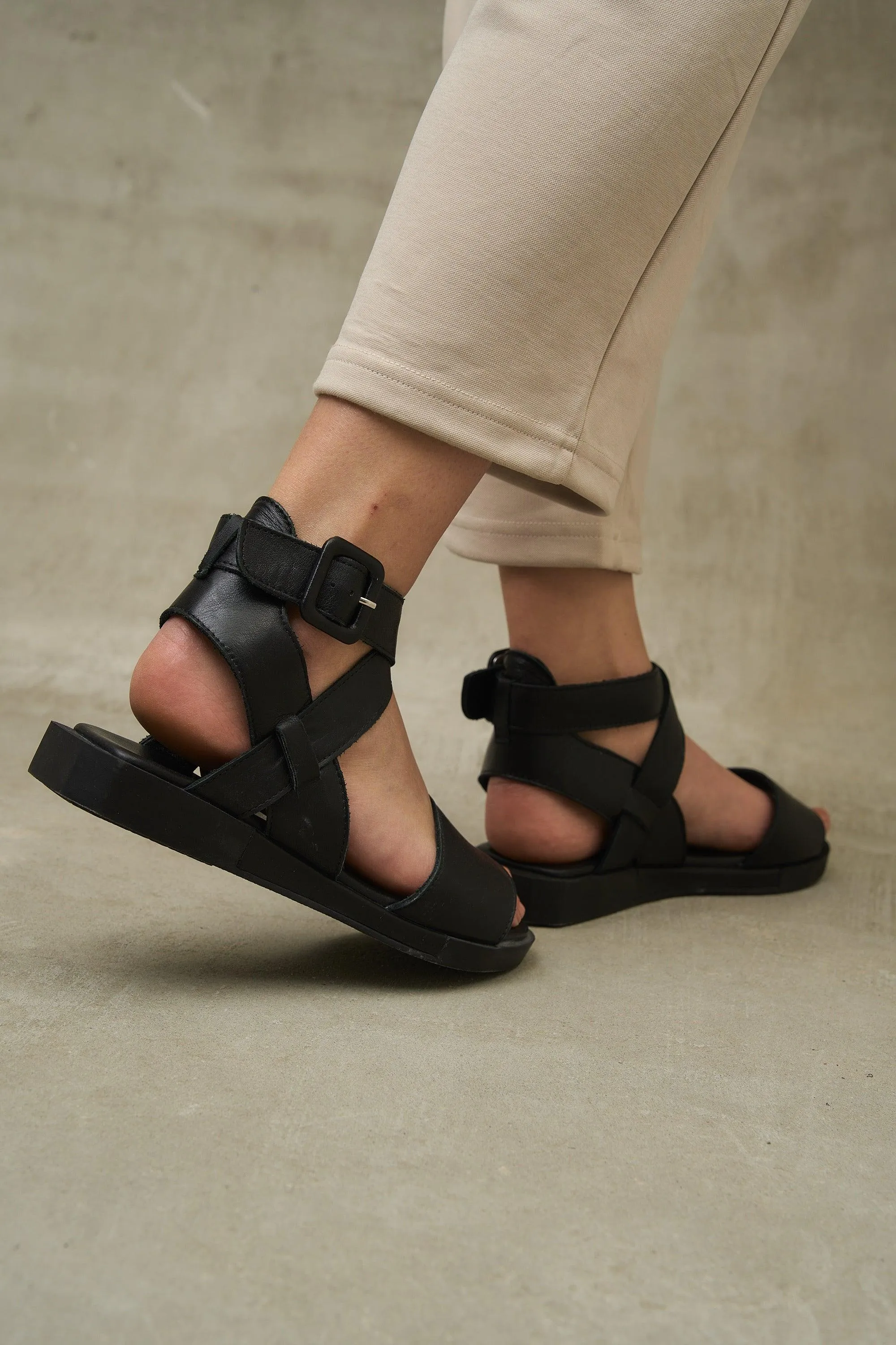 Kria Cross Strap Pastel - White