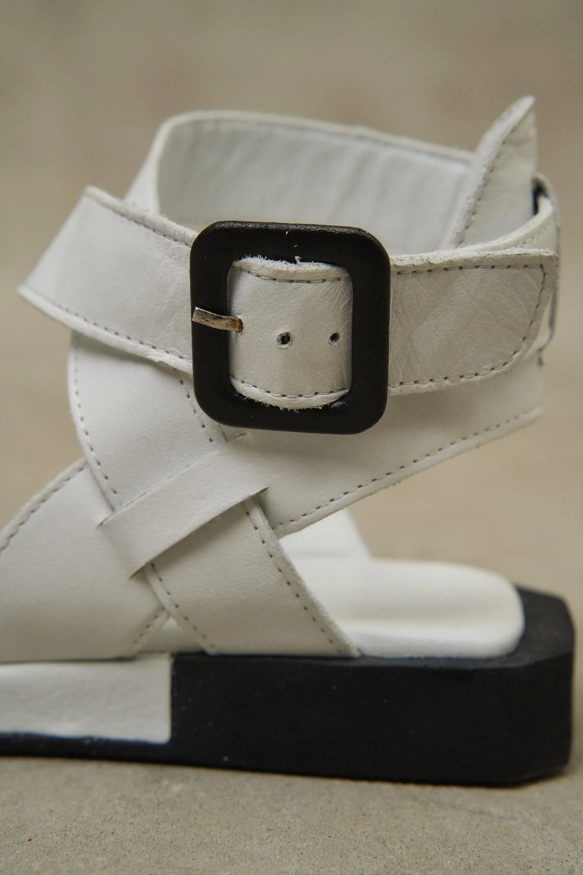 Kria Cross Strap Pastel - White