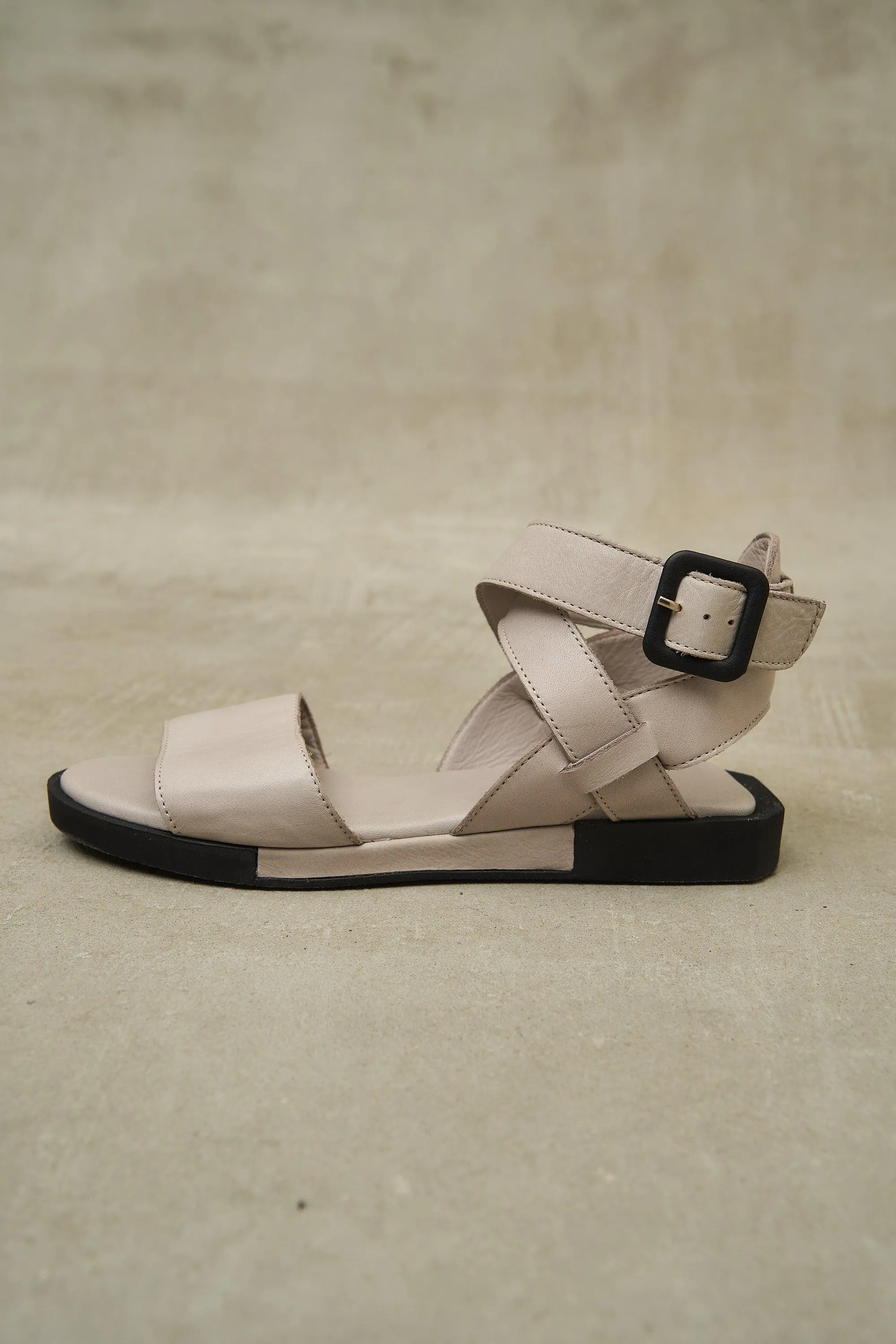Kria Cross Strap Pastel - White