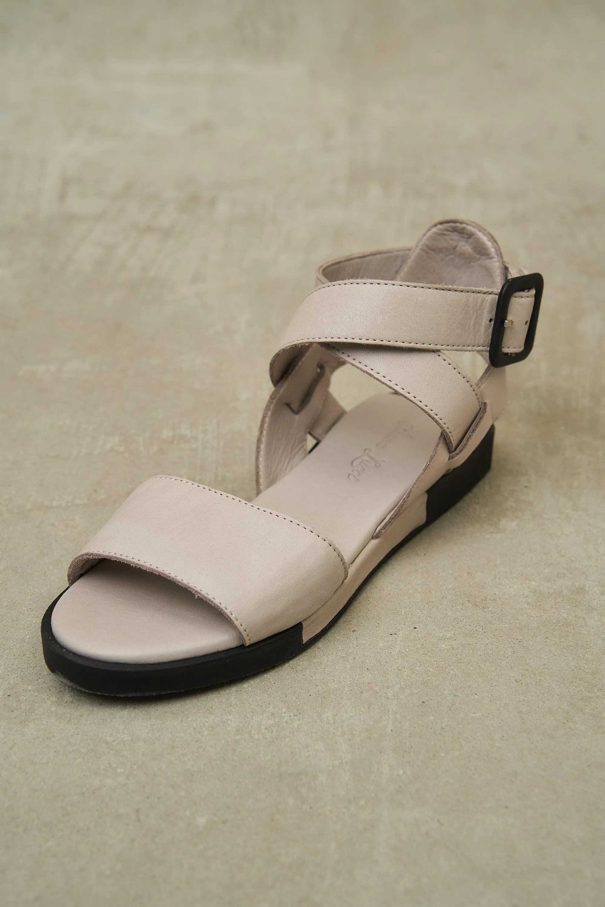 Kria Cross Strap Pastel - White