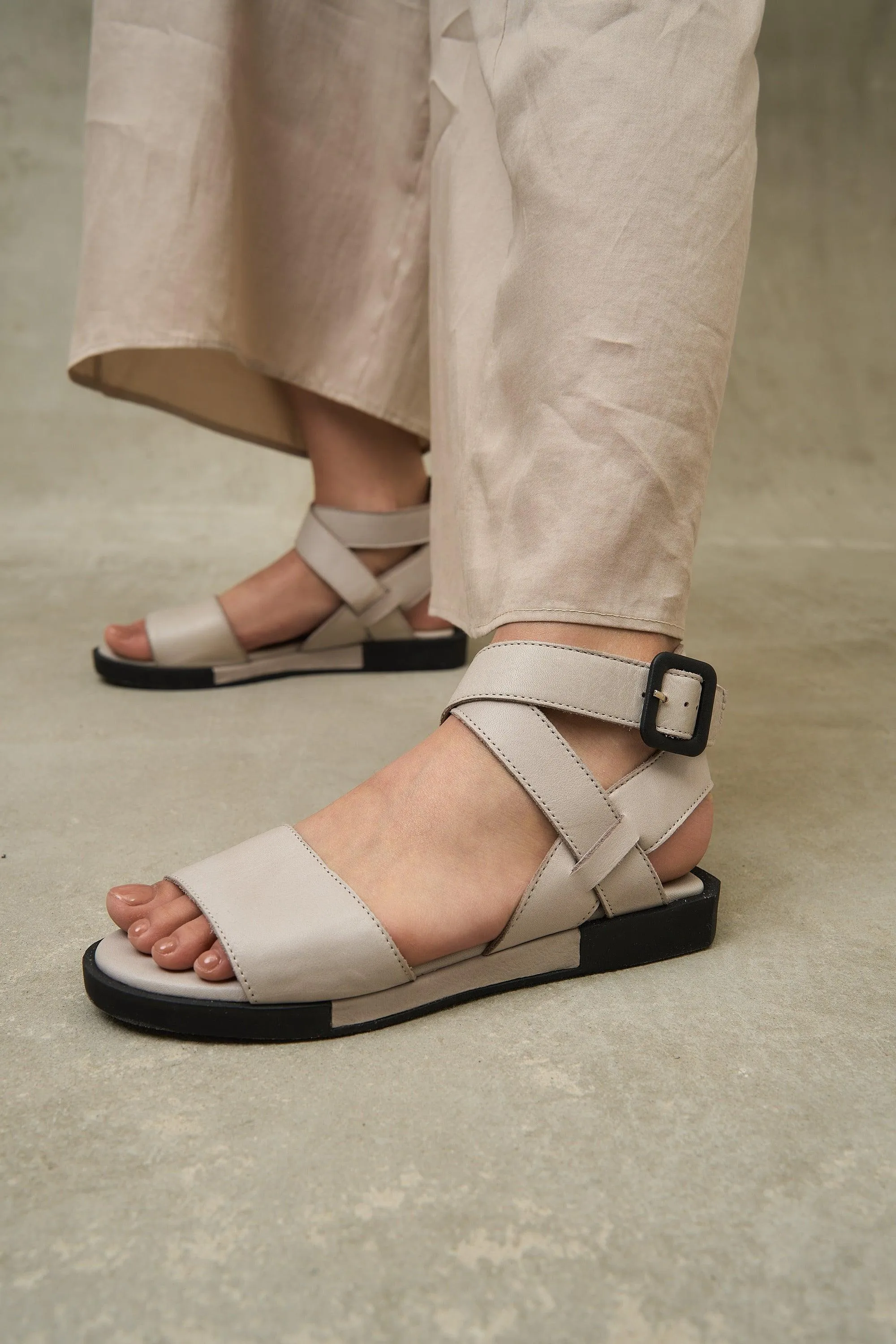 Kria Cross Strap Pastel - White