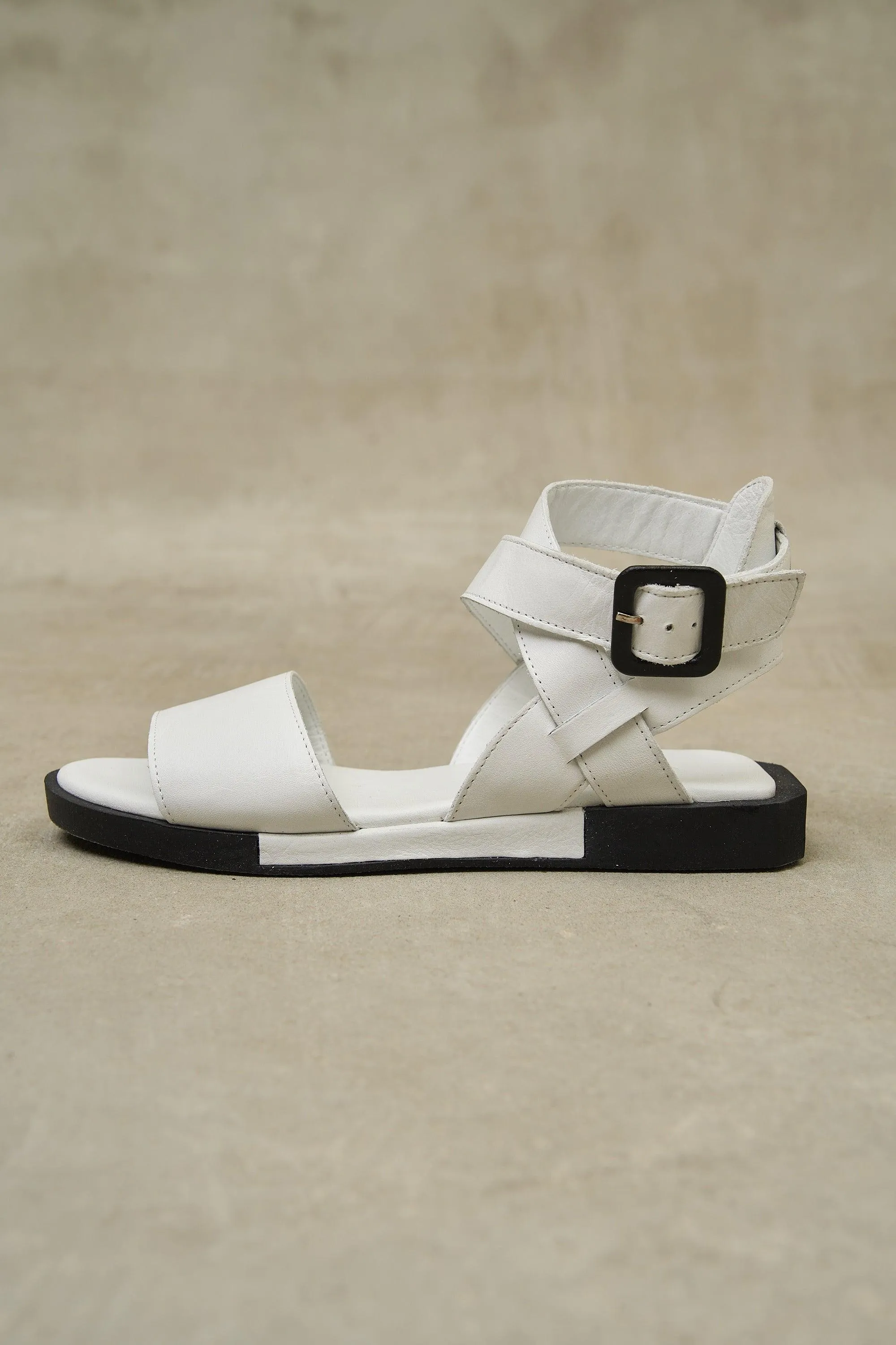 Kria Cross Strap Pastel - White
