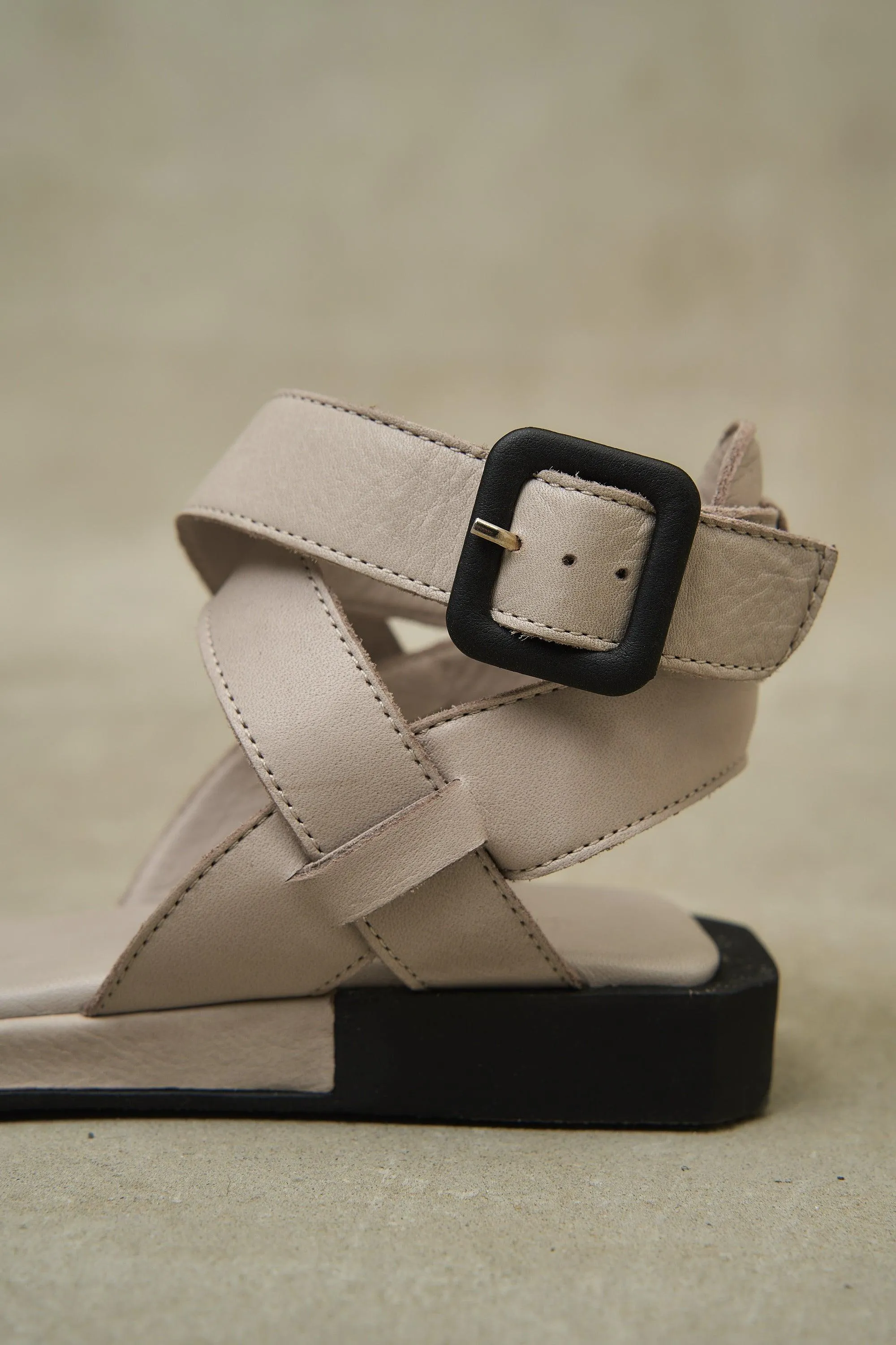 Kria Cross Strap Pastel - White