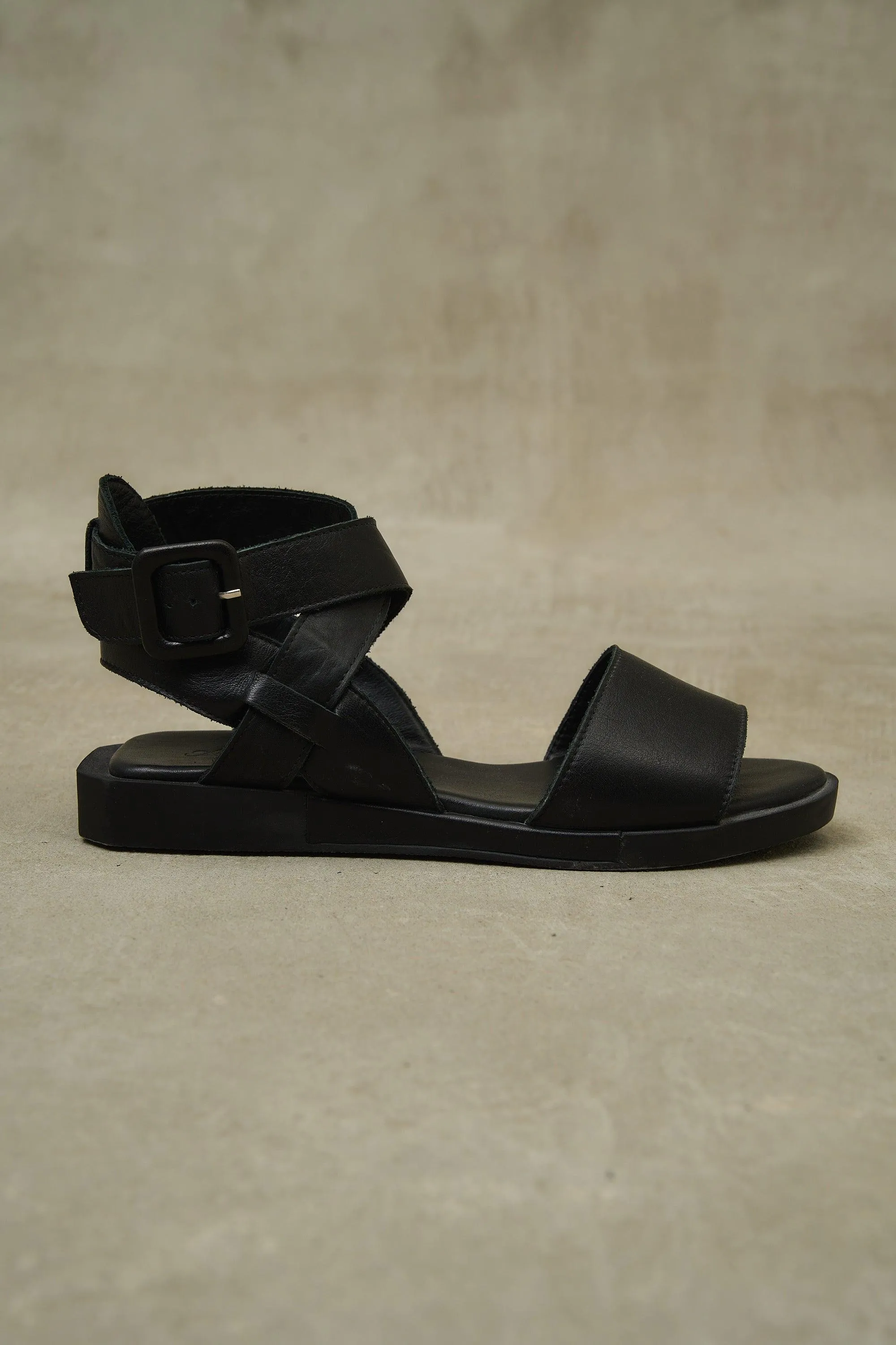 Kria Cross Strap Pastel - White