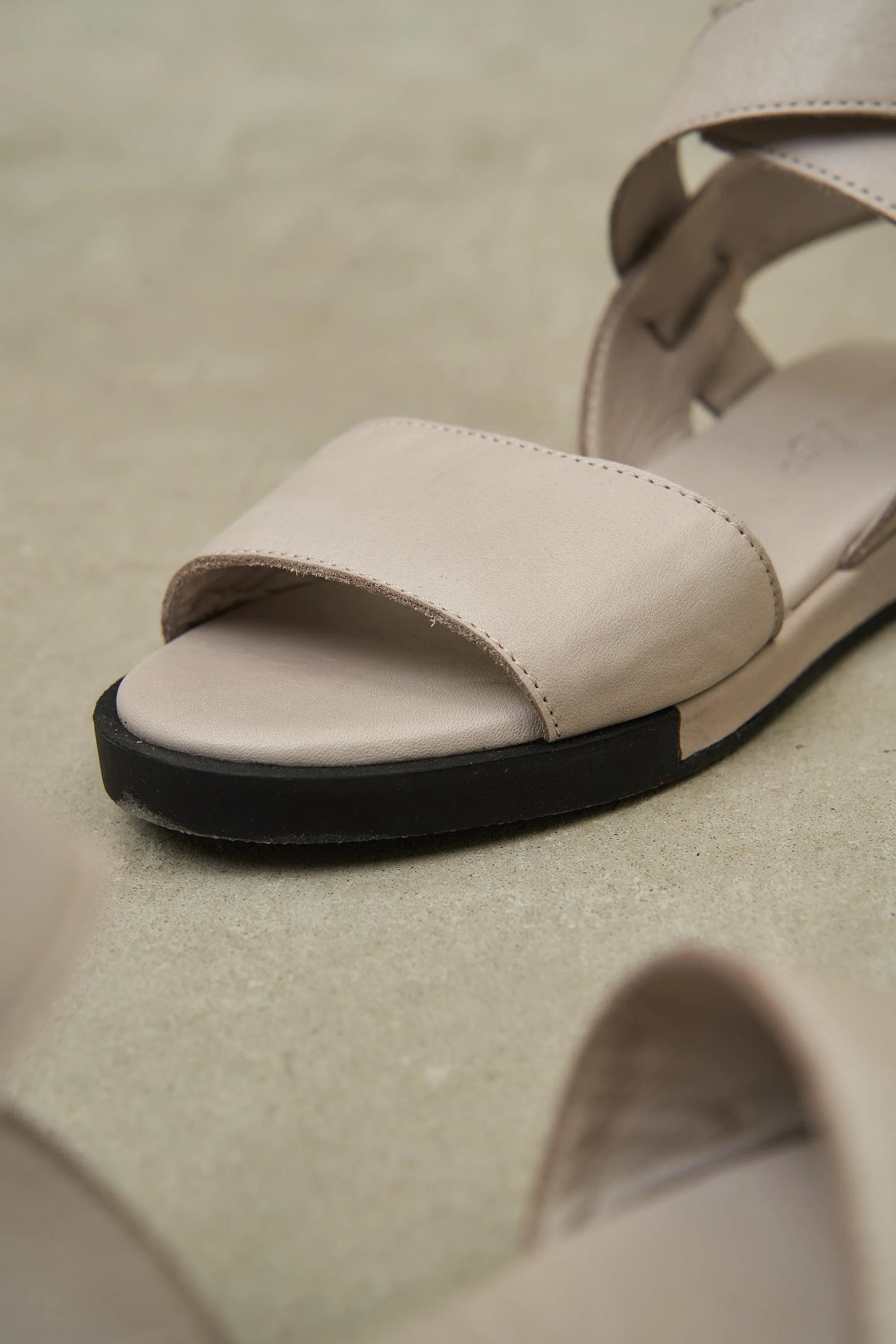 Kria Cross Strap Pastel - White