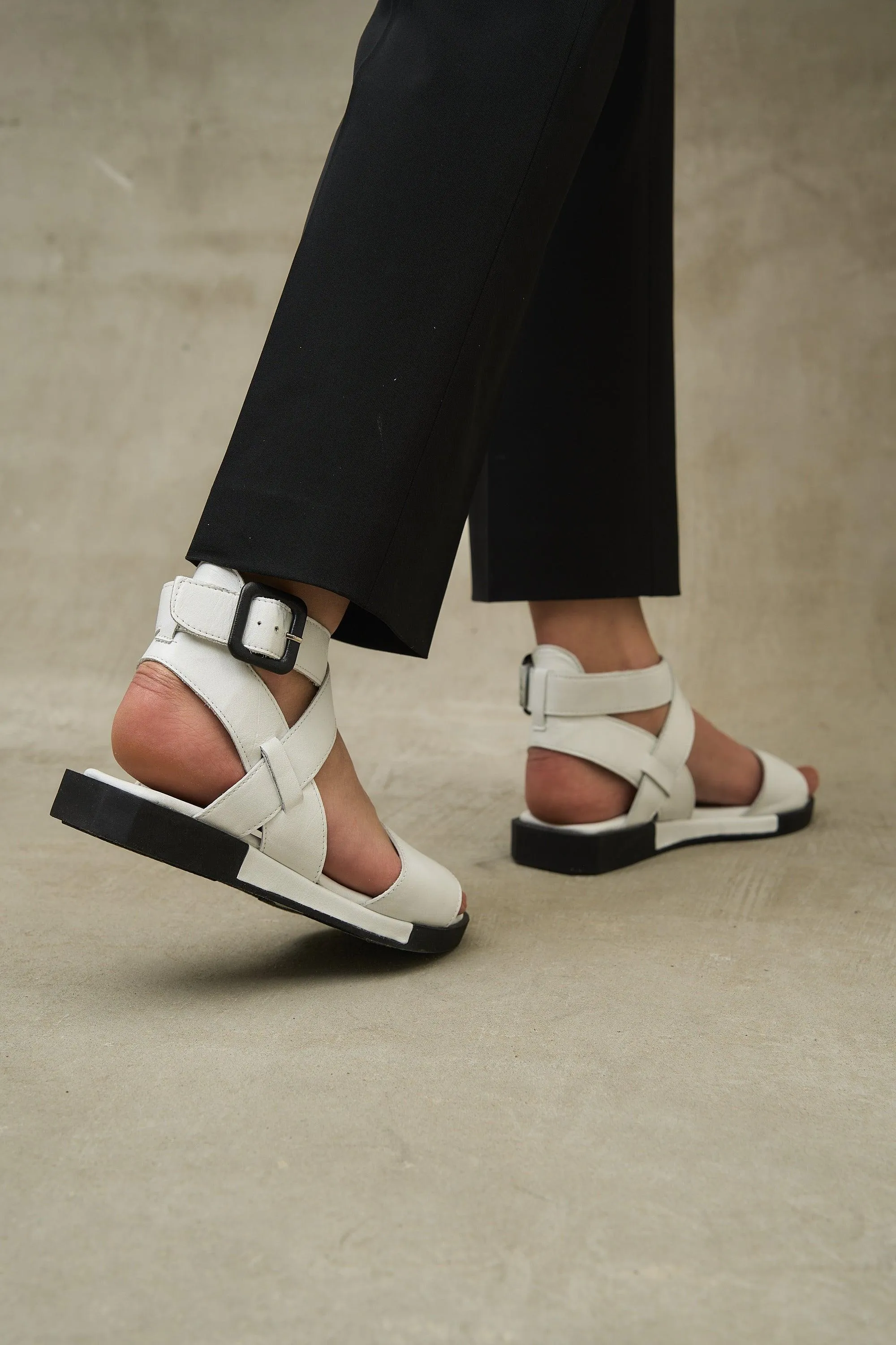 Kria Cross Strap Pastel - White