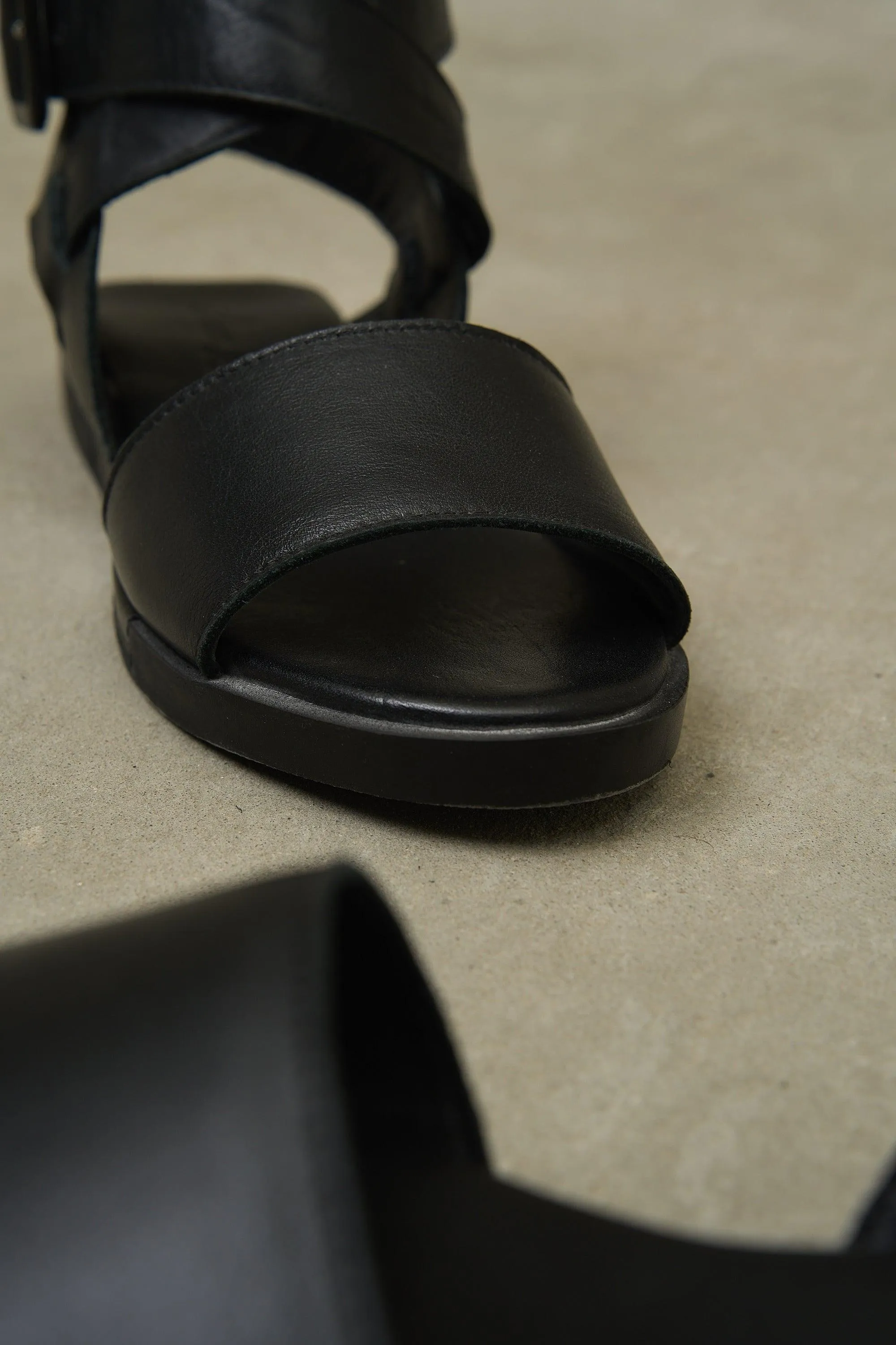 Kria Cross Strap Pastel - White