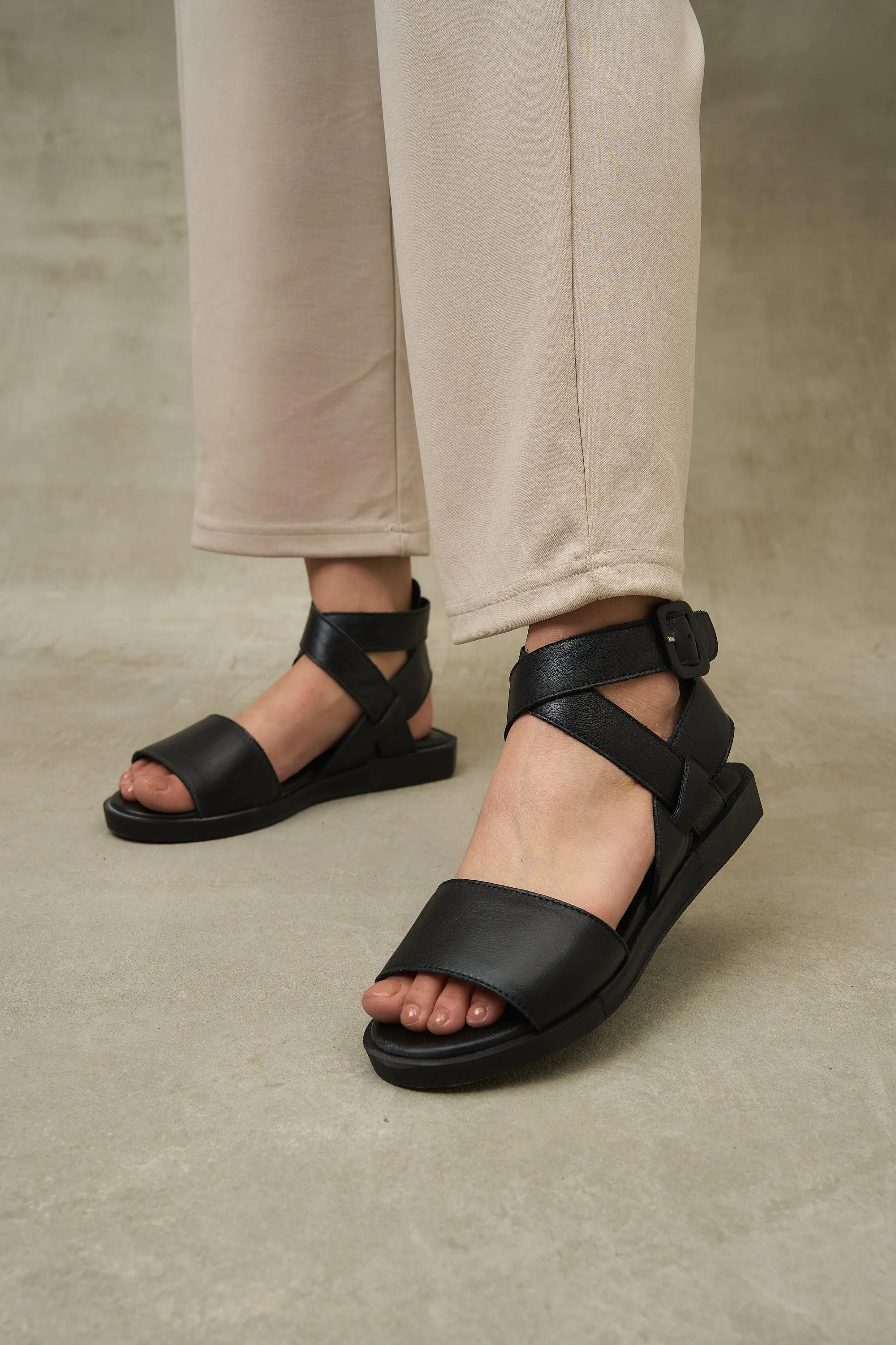 Kria Cross Strap Pastel - White