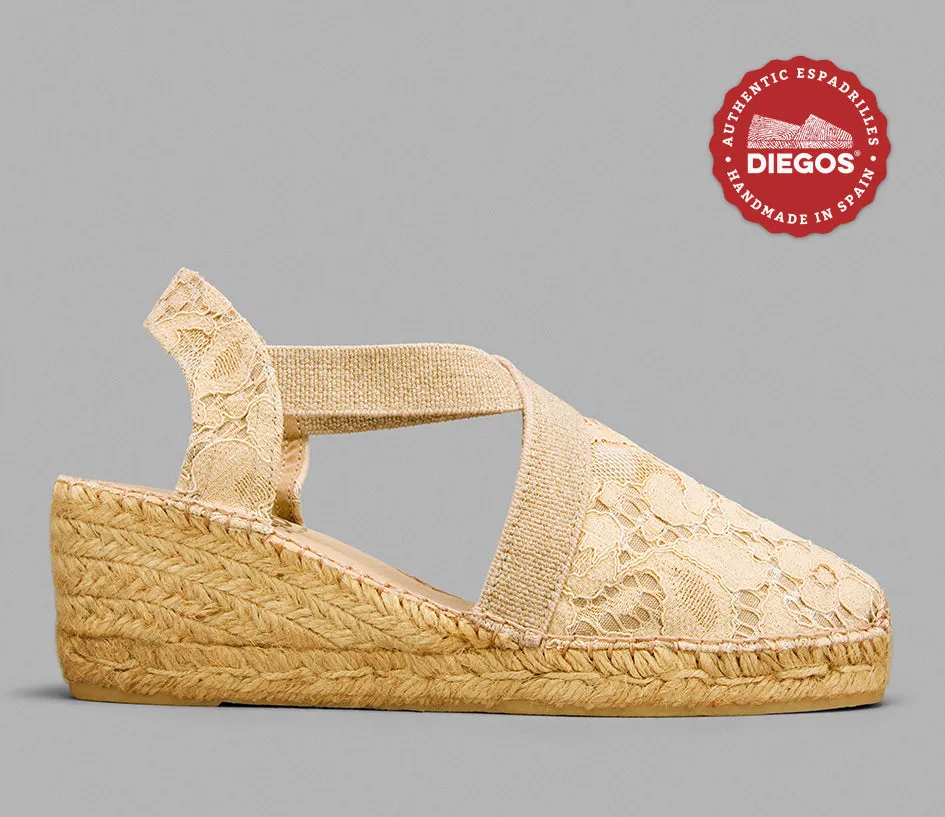 Traditional beige Belen