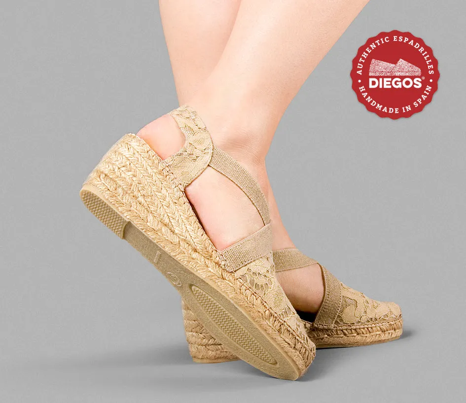 Traditional beige Belen