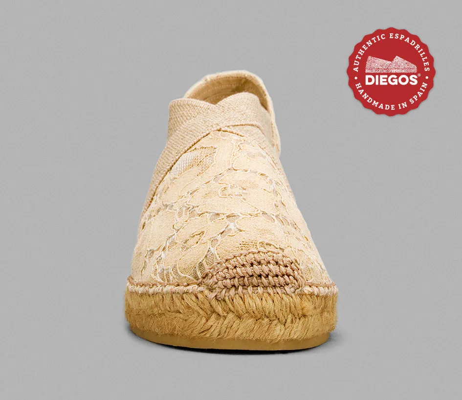Traditional beige Belen