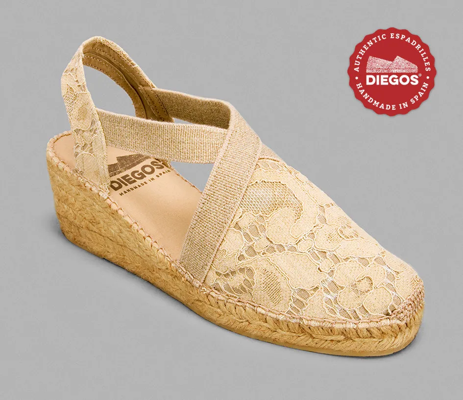 Traditional beige Belen