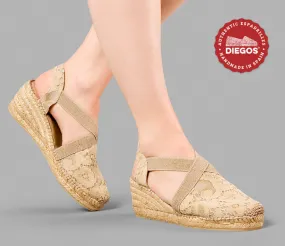 Traditional beige Belen